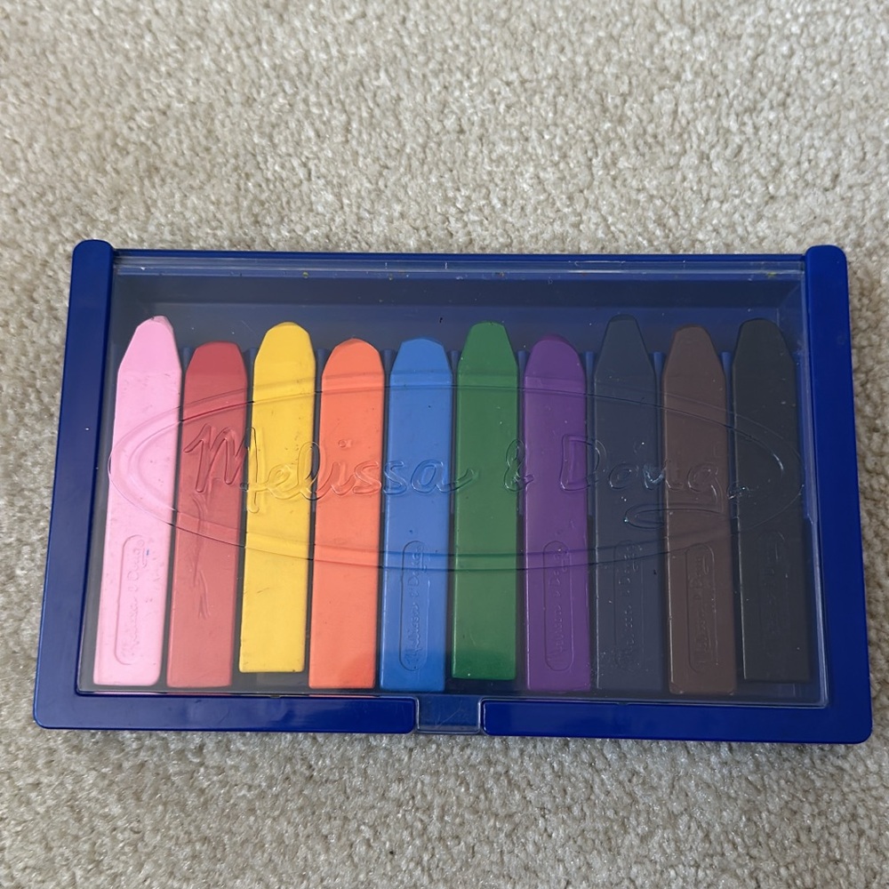 Melissa & Doug Jumbo Triangular Crayons in Colorful Case